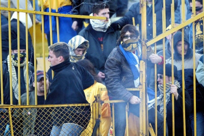 Άρης - Ατρόμητος: Ένταση και χημικά στο Βικελίδης