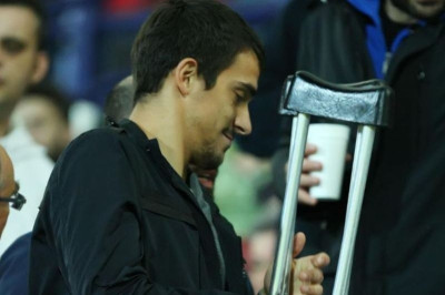 Ο Λαμπρόπουλος με πατερίτσες στο γήπεδο