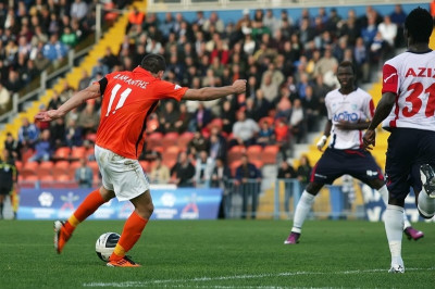 Απόλλων Σμύρνης: Με «μπόμπερ» τον Καραμαλίκη, 2-0 τον Φωκικό