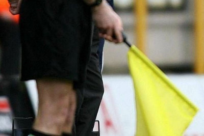 Βοηθός διαιτητή κλινικά νεκρός από το ξύλο!