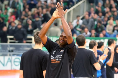 Σάτο: «Χαρούμενος που με χειροκρότησαν»