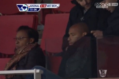 Άρσεναλ: Ανρί και… μαμά στο «Έμιρεϊτς» (video)