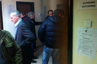 ΤΩΡΑ: Συνδικαλιστές της ΕΛ.ΑΣ. κατέλαβαν το ΤΕΑΠΑΣΑ