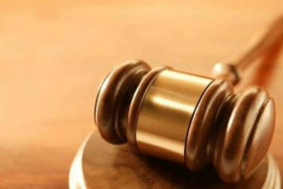 Ανέκδοτο: Ζευγάρι στο δικαστήριο