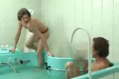 Τους την «έπεσε» στο υδρομασάζ (video)