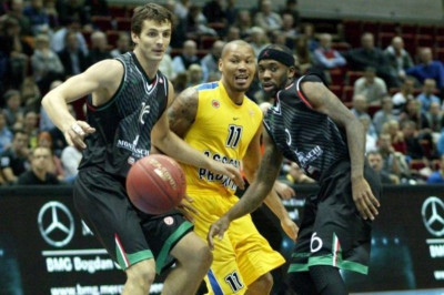 Πρόκομ: Φεύγει ο Άκερ