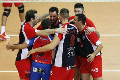 Φοίνικας – Παμβοχαϊκός: Τα βλέμματα στη Σύρο