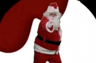 Ο Αϊ Βασίλης... James Bond!