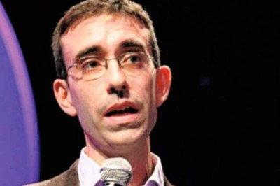 Aυτός είναι ο δημοσιογράφος του BBC που μπήκε στη Χρυσή Αυγή