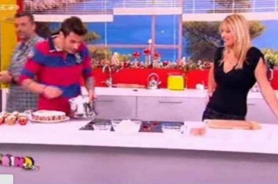 Η Φαίη Σκορδά... περπατά!