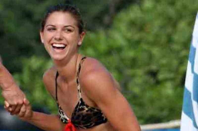 Άλεξ Μόργκαν: Παίζει μπιτς βόλεϊ μόνο με... μπικίνι (video)