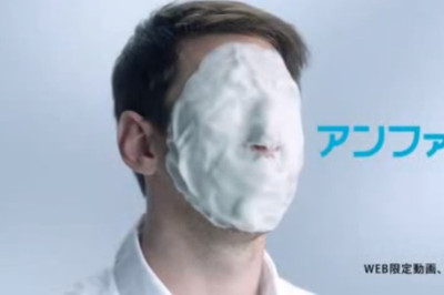 Βάζει... κρέμες στο πρόσωπό του ο Μέσι! (video)