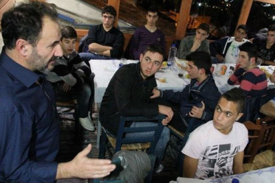 Δείπνο στους πιτσιρικάδες