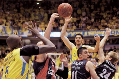 Μακάμπι Τελ Αβίβ: «Ταπείνωσε» τον Λάμπε ο Τζέιμς (video)