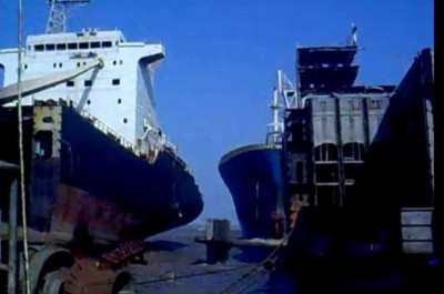 O καπετάνιος του πλοίου το... πάρκαρε καλά! (video)