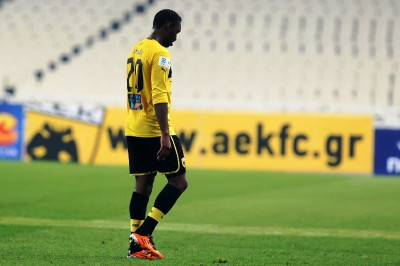 ΑΕΚ: Επεισόδια οπαδών στα Σπάτα!