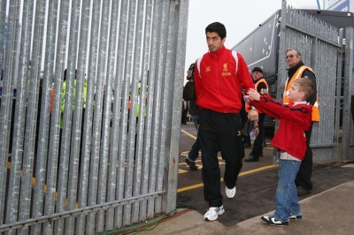 Λίβερπουλ: Το χέρι και ο σνομπισμός του Σουάρες (video)