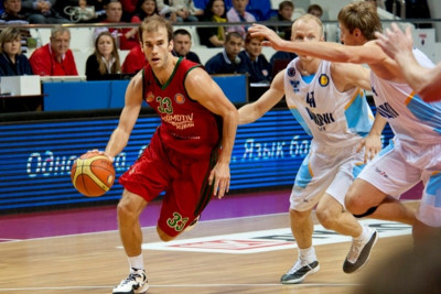 Λοκομοτίβ Κουμπάν: Νίκη για Καλάθη