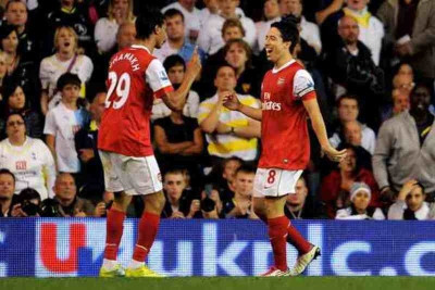 Άρσεναλ: Έκανε τον... σωματοφύλακα του Νασρί ο Σαμάκ! (video)