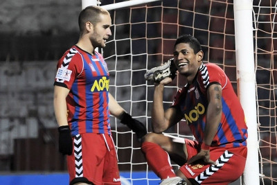 Βίντεο: Το πρώτο ποδοσφαιρικό παπούτσι που γίνεται τηλέφωνο!!