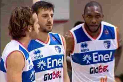 Κορυφή... το κάρφωμα του Σίμονς στη Σιένα! (video)