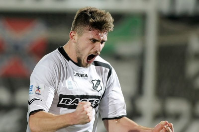 ΟΦΗ: Θέλει τον κόσμο στο πλευρό του