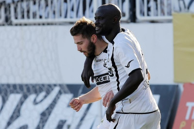 Σαρ: «Προχωράμε βήμα-βήμα»