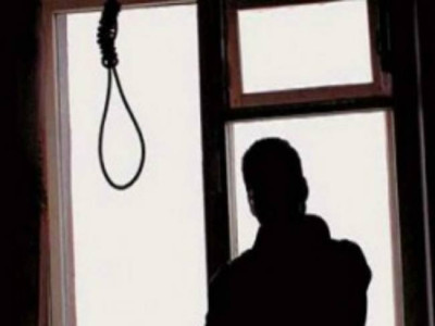 Βρήκε τον πατέρα του κρεμασμένο στην αποθήκη του σπιτιού