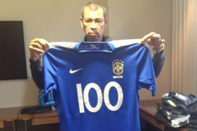 Οι 100άρηδες Ροναλντίνιο, Πουγιόλ και Κόουλ (video)