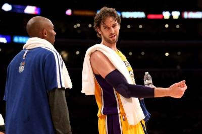 Λος Άντζελες Λέικερς: Στηρίζει Γκασόλ ο Κόμπι