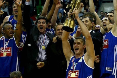 Τσιμπόνα: Ο ήρωας Νίτσεβιτς και τα νεύρα του Ζίζιτς (video)