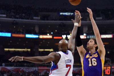 Λος Άντζελες Λέικερς: Απέφυγε «νυστέρι» ο Γκασόλ