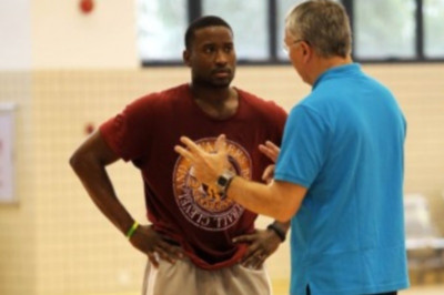 Κίνα: Έφερε Ντόναλντ Σλόαν ο Καζλάουσκας