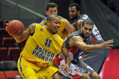 Στην Μπουλαζάκ ο Άκερ