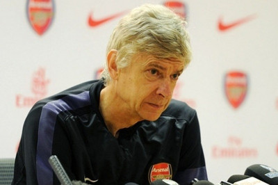 Βενγκέρ: Διέψευσε τα περί ανανέωσης