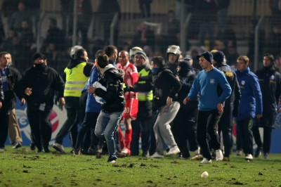 ΠΑΣ Γιάννινα-Ολυμπιακός: Επεισόδια στον αγωνιστικό χώρο... (video)