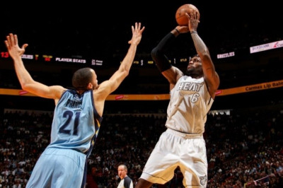 Μαϊάμι Χιτ: Ξεπέρασε τον… εαυτό του ο Λεμπρόν (video)