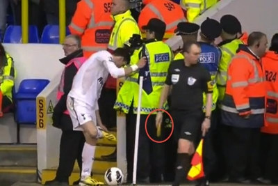 Τότεναμ: Έριξαν μπανάνα στον Μπέιλ! (video)