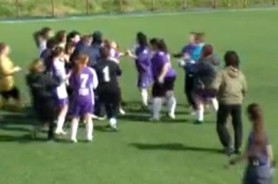 Ξύλο και των... γυναικών (video)