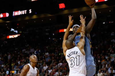 Μέμφις Γκρίζλις: Έξω Ράντολφ και Άρθουρ