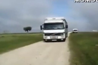 Δεν μπορείτε να φανταστείτε τι θα συμβεί με αυτό το φορτηγό...