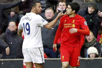 Λίβερπουλ - Τότεναμ: Ο καβγάς Σουάρες – Ντεμπελέ (videos)