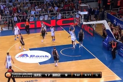 Αναντολού Εφές: Λούκας στον Μπάρατς και… κάρφωμα! (video)