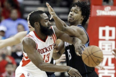 Χιούστον Ρόκετς: Από το -20 με Τίμπεργουλφς (video)