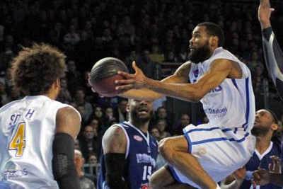 Γαλλία: Το κάρφωμα της χρονιάς στον Γιαννάκη! (video)