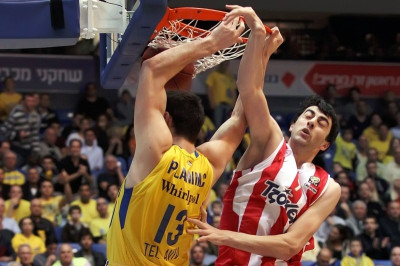 Ευρωλίγκα: Θυμήθηκε το διπλό της Μακάμπι στο ΣΕΦ (video)