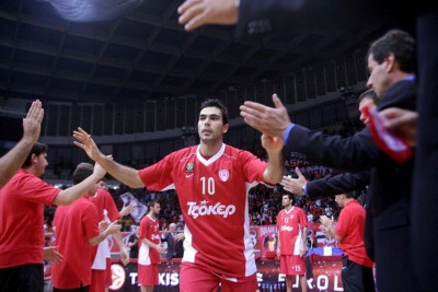 Σλούκας: «Μαζί με τον κόσμο μας»