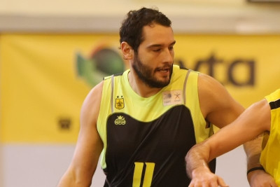 Καραποστόλου: «Ξεχνάμε τον Ολυμπιακό»