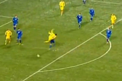 Του πήρε το... σκαλπ κυριολεκτικά (Video)