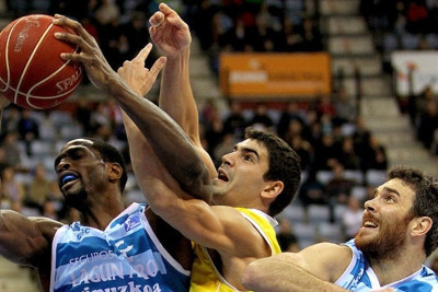 Παπαμακάριος και Γουντς νίκησαν τον Λαμπρόπουλο